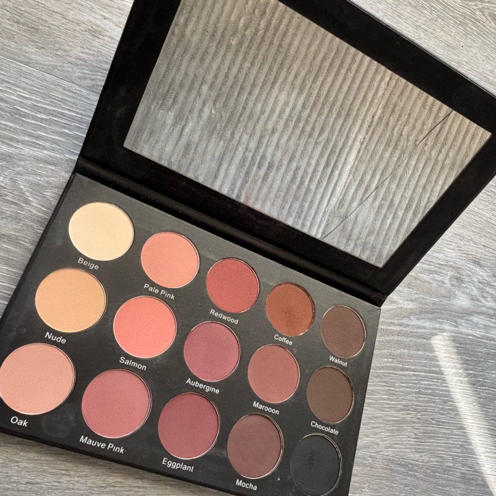 Kara Beauty Black Makeup Palette
